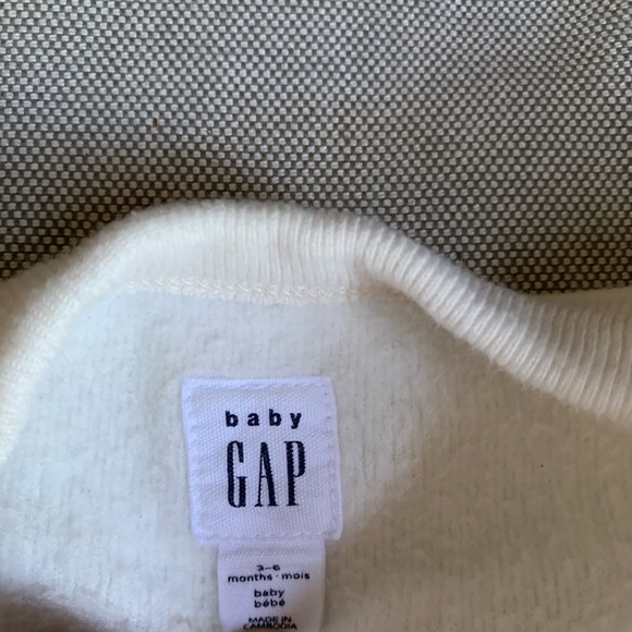 3 for $25 | Baby GAP long sleeve penguin romper - Picture 3 of 3